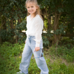 τζιν με λευκό σχέδιο στο πλάι