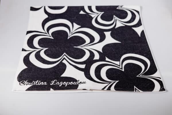 1I8A1255-600x400 Black & white bloom πετσέτα - Image 1